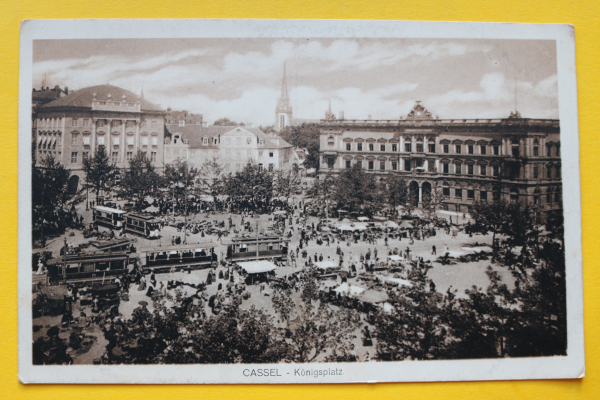 AK Cassel Kassel / 1915-1925 / Königsplatz / Straßenbahn / Marktstände Markttag